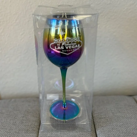 Welcome to Fabulous Las Vegas Nevada Colored Wine Glass - Picture 2 of 15